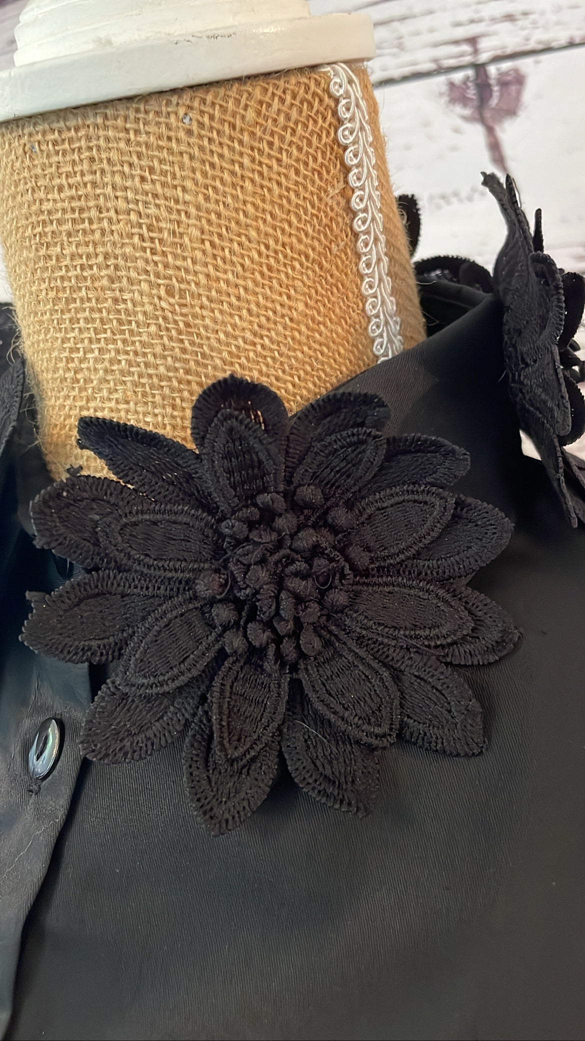 Faux Collar Black Flower detail