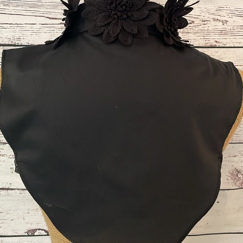 Faux Collar Black Flower detail