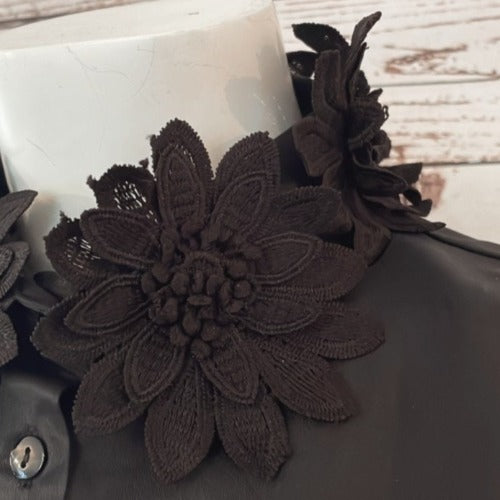 Black flower designed faux detachable collar
