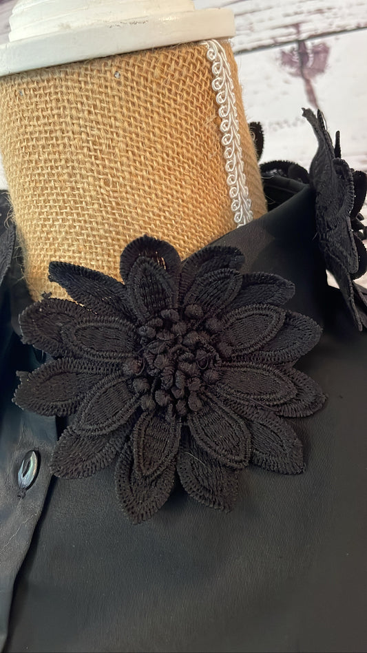 Faux Collar Black Flower detail